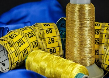 Veronika nyní i šije