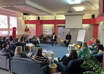 Krizová intervence pro pracovníky služeb sociální prevence díky Nadaci ČEZ